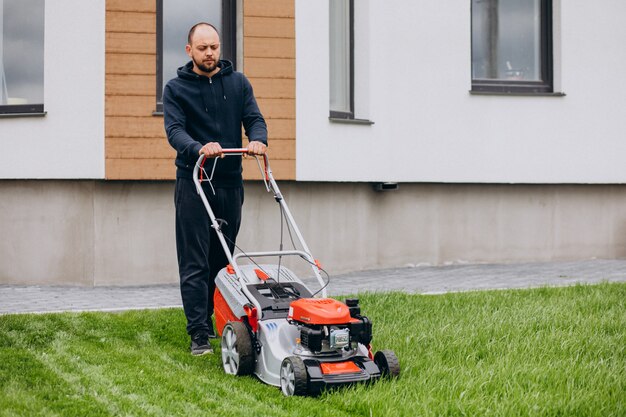 Jak wybrać idealną kosiarkę do swojego ogrodu?