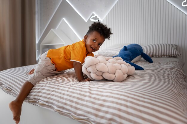 Jak zapewnić dziecku zdrowy sen: kluczowe czynniki przy wyborze pierwszego materaca