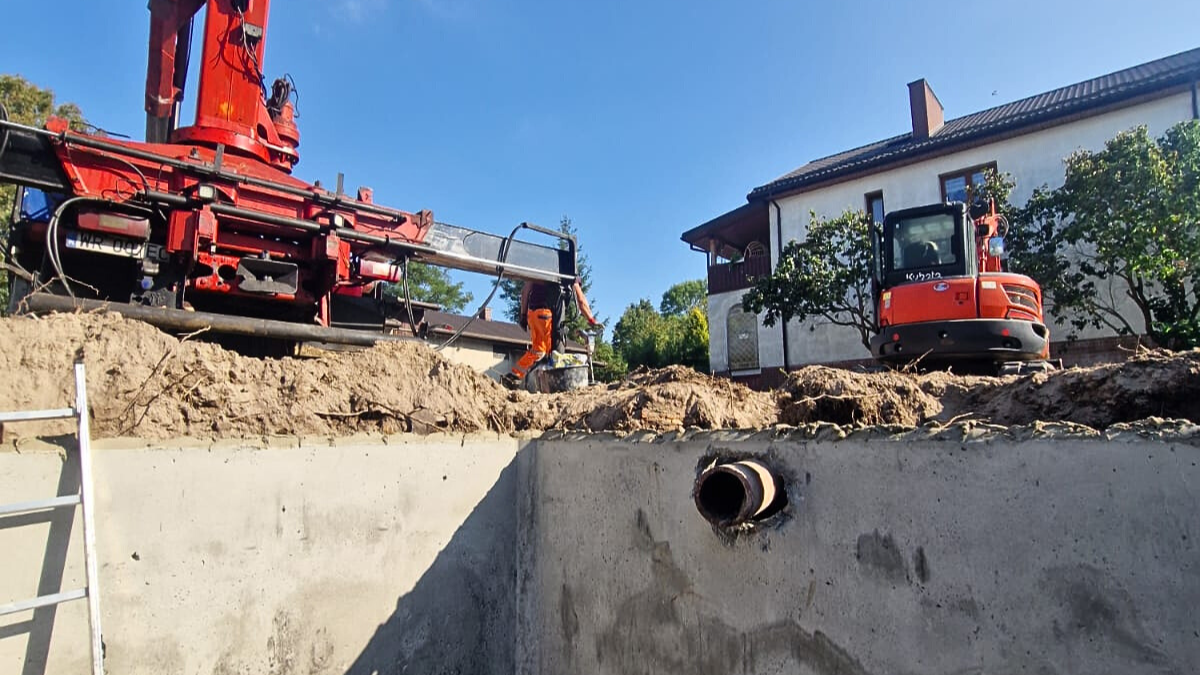 Zbiorniki betonowe na deszczówkę – praktyczny sposób przechowywania wody opadowej